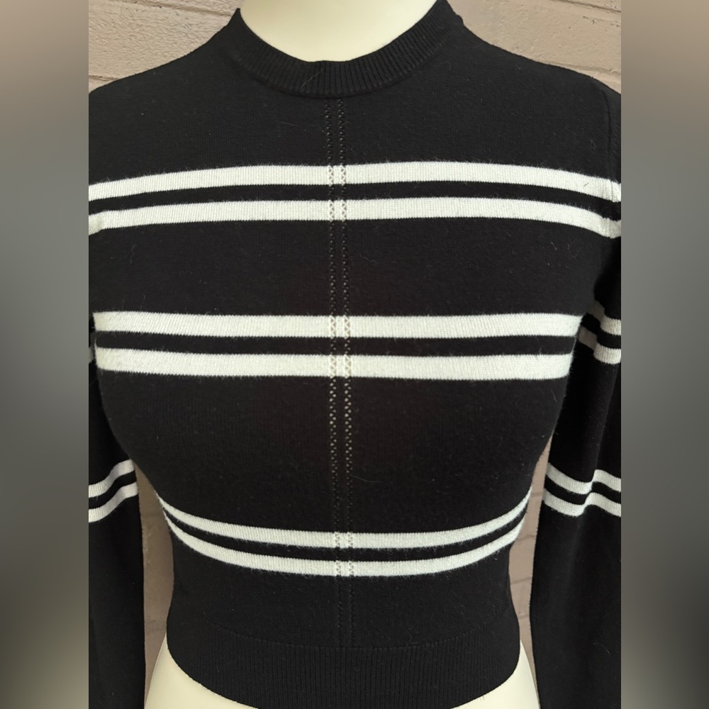 Guess black & White crop cut-out sides sweater XS - Picture 7 of 8